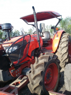 TRACTORS  KUBOTA MAX M9040
