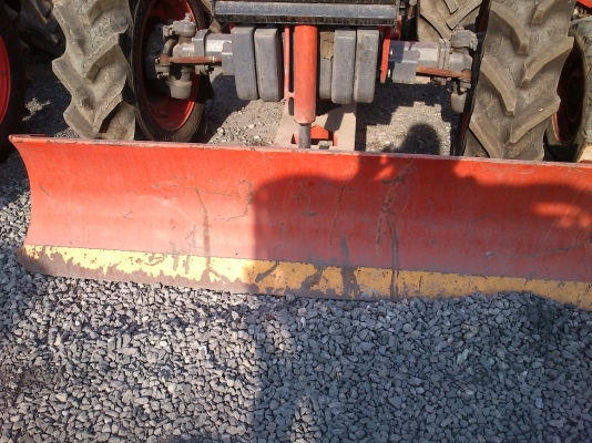 TRACTORS  KUBOTA MAX M9040