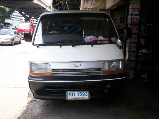รถตู้โตโยต้าหัวจรวด สีขาว เครื่อง1JZฝาดำออโต้ แก๊สLPG พวงมาลัยเพาเวอร์ ปี91 ราคา155,000บาท