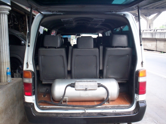 รถตู้โตโยต้าหัวจรวด สีขาว เครื่อง1JZฝาดำออโต้ แก๊สLPG พวงมาลัยเพาเวอร์ ปี91 ราคา155,000บาท