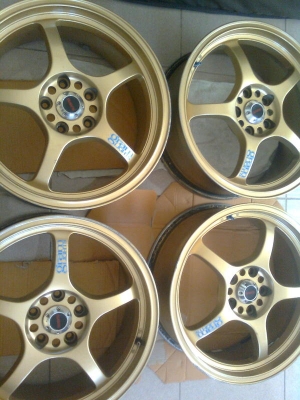 ขายล้อแท้ gramlighis 18" 7ครึ่ง ออฟ+48 4วง ราคา26500- ต่อรองได้คับ 081 3122649  0875800722