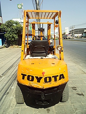 ขายรถยกโตโยต้า 2.5 ตัน เครื่องเบนซิน เสาสูง 3 เมตร ล้อหน้าคู่ พวงมาลัยเพาเว่อร์ สีเดิมจากนอก นำเข้าจากญี่ปุ่น ใช้งานได้ทันที ขายรถยกโตโยต้า 2.5 ตัน เครื่องเบนซิน เสาสูง 3 เมตร ล้อหน้าคู่ พวงมาลัยเพาเว่อร์ สีเดิมจากนอก นำเข้าจากญี่ปุ่น ใช้งานได้ทันที