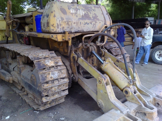 ขายถูกรถแทรคเตอร์ KOMATSU D60A-15 สภาพทำงานได้เครื่องดีมากปั้มดีมีดิปเปอร์หลังสีไม่สวยเอกสารใบสัญญาซื้อขาย