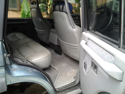 ขายด่วนครับ  รถแลนด์โรเวอร์ปี 95 เครื่่อง 1UZ โตโยต้า  v8-4x4 3900  c.c. เครื่องวางใหม่ ยังไม่ได้ติดแก๊ส ลงเล่มแล้ว ทะเบียนไม่ขาด  หม้อนํ้าแสตนเลด เอกสาร พร้อมโอนเจ้าของร้อนเงินขายถูกครับ  170,000-มาลอง ขับได้ครับเครื่องดีมากรถคับเคลื่อน 4 ล้อขายราคาปิ๊กอ