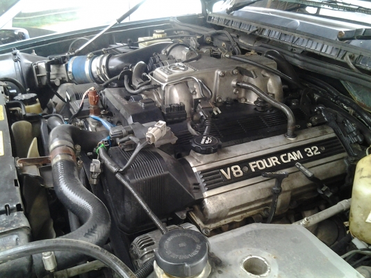 ขายด่วนครับ  รถแลนด์โรเวอร์ปี 95 เครื่่อง 1UZ โตโยต้า  v8-4x4 3900  c.c. เครื่องวางใหม่ ยังไม่ได้ติดแก๊ส ลงเล่มแล้ว ทะเบียนไม่ขาด  หม้อนํ้าแสตนเลด เอกสาร พร้อมโอนเจ้าของร้อนเงินขายถูกครับ  170,000-มาลอง ขับได้ครับเครื่องดีมากรถคับเคลื่อน 4 ล้อขายราคาปิ๊กอ