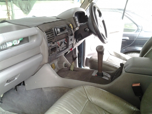 ขายด่วนครับ  รถแลนด์โรเวอร์ปี 95 เครื่่อง 1UZ โตโยต้า  v8-4x4 3900  c.c. เครื่องวางใหม่ ยังไม่ได้ติดแก๊ส ลงเล่มแล้ว ทะเบียนไม่ขาด  หม้อนํ้าแสตนเลด เอกสาร พร้อมโอนเจ้าของร้อนเงินขายถูกครับ  170,000-มาลอง ขับได้ครับเครื่องดีมากรถคับเคลื่อน 4 ล้อขายราคาปิ๊กอ