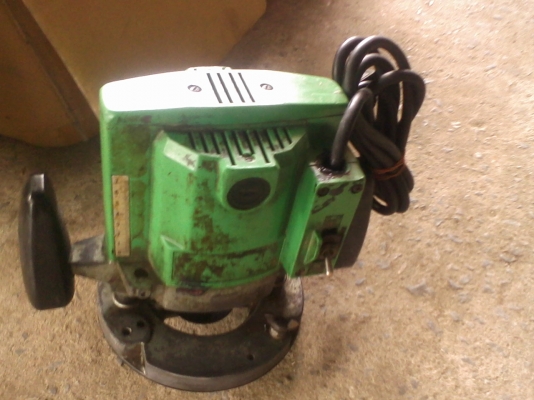 เครื่องเร้าเตอร์ฮิตาชิ