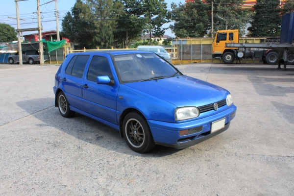 VOLKSWAGEN - GOLF
