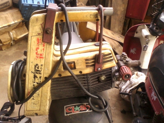 เครื่องฉีดน้ำแรงครับรุ่นนี้ของนอกครับสภาพพร้อมใช้งานครับหนักครับรุ่นนี้ราคานี้คุ้มครับ