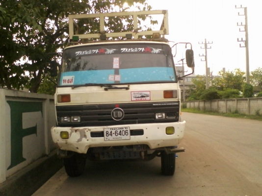 ขายรถ NISSAN  UD ไฟตาเหลี่ยม  เครื่อง 225 แรง