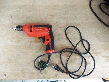 สว่านไฟฟ้าMAKTECรุ่นMT606 สภาพใหม่ อุปกรณ์ครบ ถูกครับ