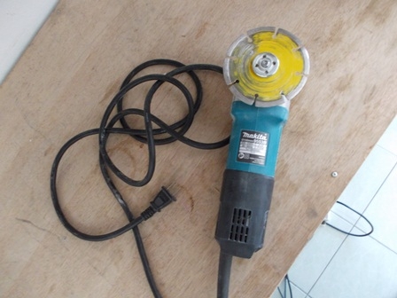 เครื่องเจียรไฟฟ้าMakita 9553B สภาพใหม่มาก ราคาถูก