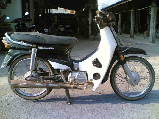 ขาย Honda ดรีมโฉมคุรุสภาเล่มทะเบียนพร้อมชุดโอนเครื่องพอใช้อะไหร่ตามรูปทะเบียนขาดปี 48 ขาย 8900 บาท