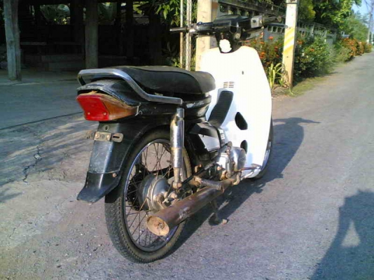 ขาย Honda ดรีมโฉมคุรุสภาเล่มทะเบียนพร้อมชุดโอนเครื่องพอใช้อะไหร่ตามรูปทะเบียนขาดปี 48 ขาย 8900 บาท