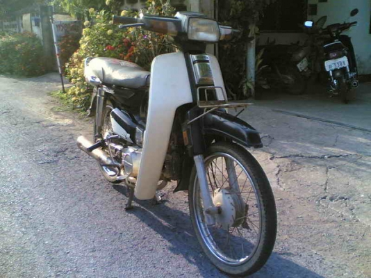 ขาย Honda ดรีมโฉมคุรุสภาเล่มทะเบียนพร้อมชุดโอนเครื่องพอใช้อะไหร่ตามรูปทะเบียนขาดปี 48 ขาย 8900 บาท