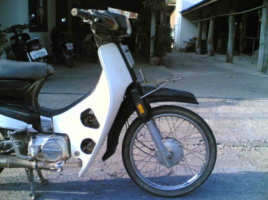 ขาย Honda ดรีมโฉมคุรุสภาเล่มทะเบียนพร้อมชุดโอนเครื่องพอใช้อะไหร่ตามรูปทะเบียนขาดปี 48 ขาย 8900 บาท