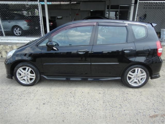 ขาย 2005 Honda Jazz 1.5E AT สีดำ Bookserviceครบ สภาพเยี่ยม พร้อมใช้งาน