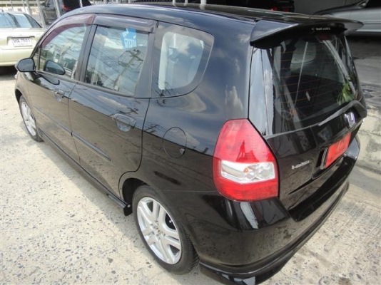 ขาย 2005 Honda Jazz 1.5E AT สีดำ Bookserviceครบ สภาพเยี่ยม พร้อมใช้งาน