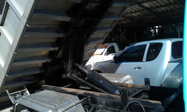 ขายรถ6ล้อดั๊มเครื่อง110แรง สวยๆพร้อมใช้งาน