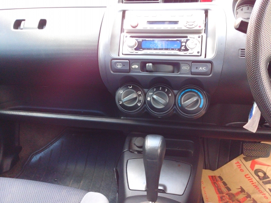 ขายรถเก๋งHONDA JAZZ ปี04