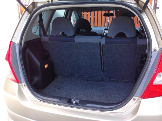 ขายรถเก๋งHONDA JAZZ ปี04