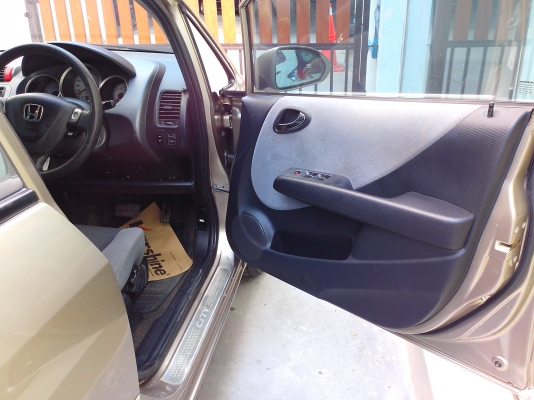 ขายรถเก๋งHONDA JAZZ ปี04