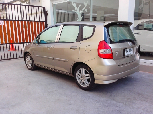 ขายรถเก๋งHONDA JAZZ ปี04