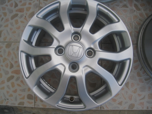 ขายล้อแม็ก Honda brio amaze 14"x5" et+50 4รู100 ถอดรถป้ายแดง ครับ (081-3747940)