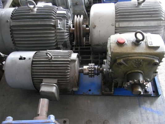 ขายมอเตอร์เกียร์ 3 HP. 1400 RPM. ชุดเกียร์ 1/50 สภาพสวย พร้อมใช้งาน มี 2 ชุดครับ