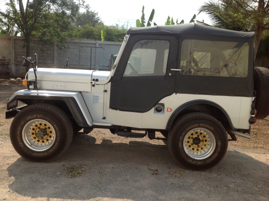 รถจิ๊ปเก่า