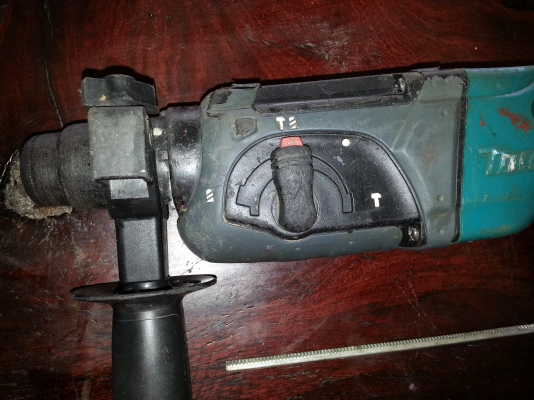 ขายสว่านไฟฟ้าระบบโรตารี่ทำงานได้3ระบบยี่ห้อmakitaรุ่นHR2470Fพร้อมใช้งานเลยครับ