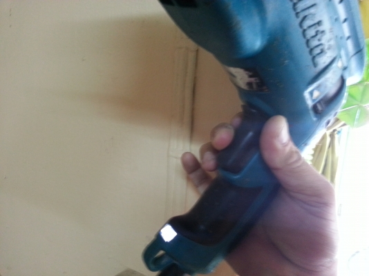 ขายสว่านไฟฟ้าระบบโรตารี่ทำงานได้3ระบบยี่ห้อmakitaรุ่นHR2470Fพร้อมใช้งานเลยครับ