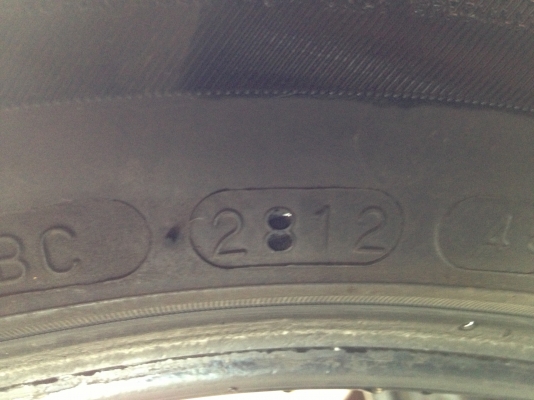 ขายยางMaxxis z1 215/55/17 ปี12  1 ชุด4 เส้น