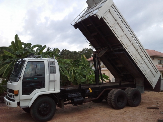 รถบรรทกุ 10 ล้อ