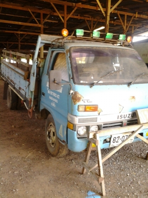 รถบรรทุกหกล้อ TL 100 แรง อีสุ  ยาว 4.3 เมตร