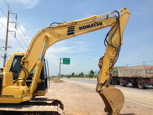 ขายรถแบคโฮ KOMATSU PC130-6 มีVDOครับ รถนอกนำเข้าสภาพสวย สนใจติดต่อ 089-8368497