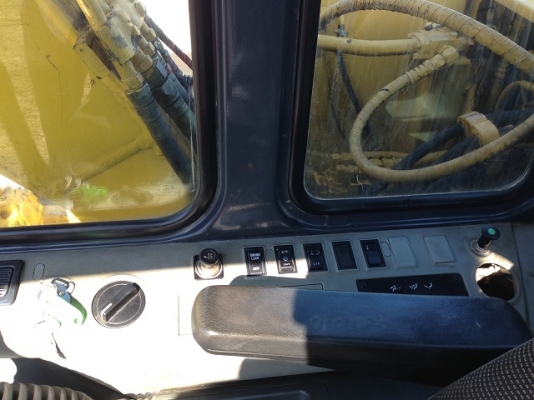 ขายรถแบคโฮ KOMATSU PC130-6 มีVDOครับ รถนอกนำเข้าสภาพสวย สนใจติดต่อ 089-8368497