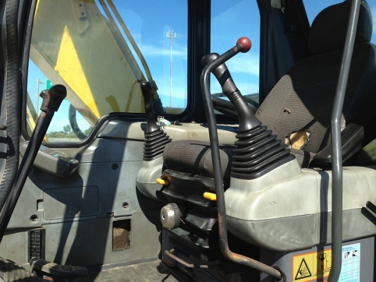 ขายรถแบคโฮ KOMATSU PC130-6 มีVDOครับ รถนอกนำเข้าสภาพสวย สนใจติดต่อ 089-8368497