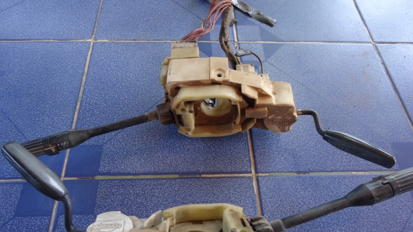 ขายสวิทซ์ไฟเลี้ยวดัสสัน720