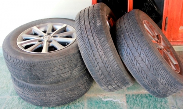 ขาย ยางพร้อมแมกซ์ติดรถโตโยต้า CAMRY 2011