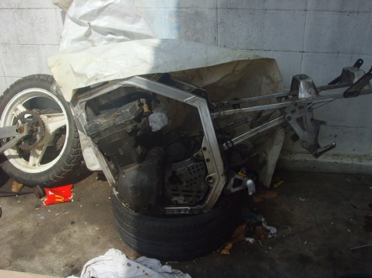 su 750 สองคันยังไม่ประกอบ