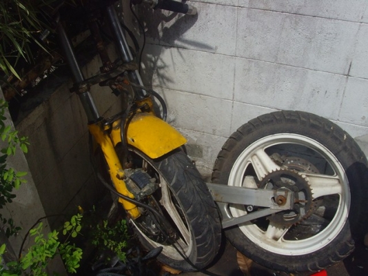 su 750 สองคันยังไม่ประกอบ