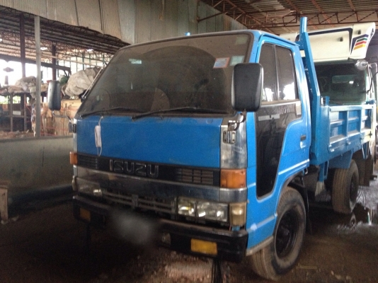 รถอิซูซุ 4 ล้อดั้ม 100 แรงม้า  สนใจติดต่อ 081 - 6079515