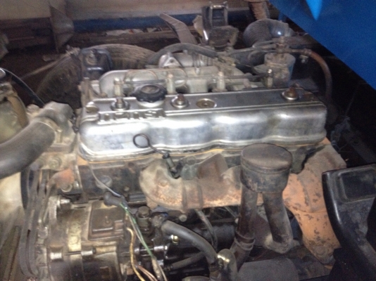 รถอิซูซุ 4 ล้อดั้ม 100 แรงม้า  สนใจติดต่อ 081 - 6079515