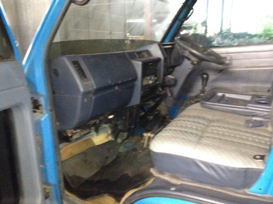 รถอิซูซุ 4 ล้อดั้ม 100 แรงม้า  สนใจติดต่อ 081 - 6079515