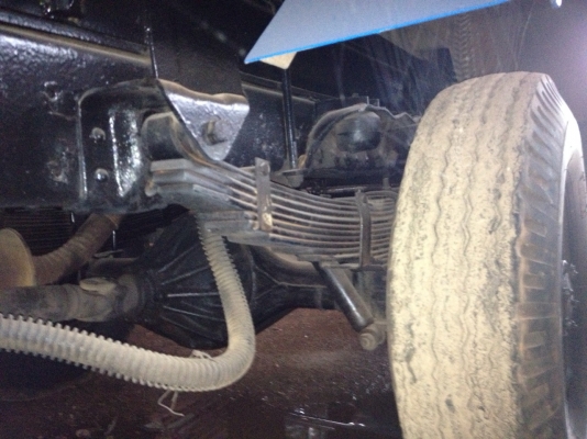 รถอิซูซุ 4 ล้อดั้ม 100 แรงม้า  สนใจติดต่อ 081 - 6079515