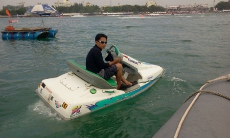 ต้องการขายเจ็สกี คาวาซากิ SC650 มีเกียร์ถอยหลัง พร้อมใช้ทดลองขับได้ ขายพร้อมเทเลอร์ ราคา 80000 บาท