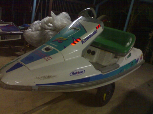 ต้องการขายเจ็สกี คาวาซากิ SC650 มีเกียร์ถอยหลัง พร้อมใช้ทดลองขับได้ ขายพร้อมเทเลอร์ ราคา 80000 บาท