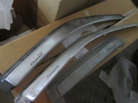 ขาย กันสาดประตู RH ของ Dmax มีเฉพาะข้างขวาน่ะ