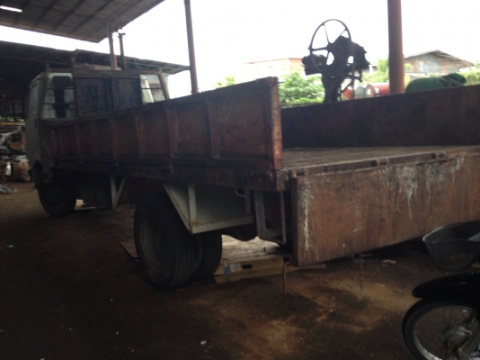 รถฮีโน่ 6 ล้อ KM779  รั้ว  117 แรงม้า ปี 32  สนใจติดต่อ 081 - 6079515